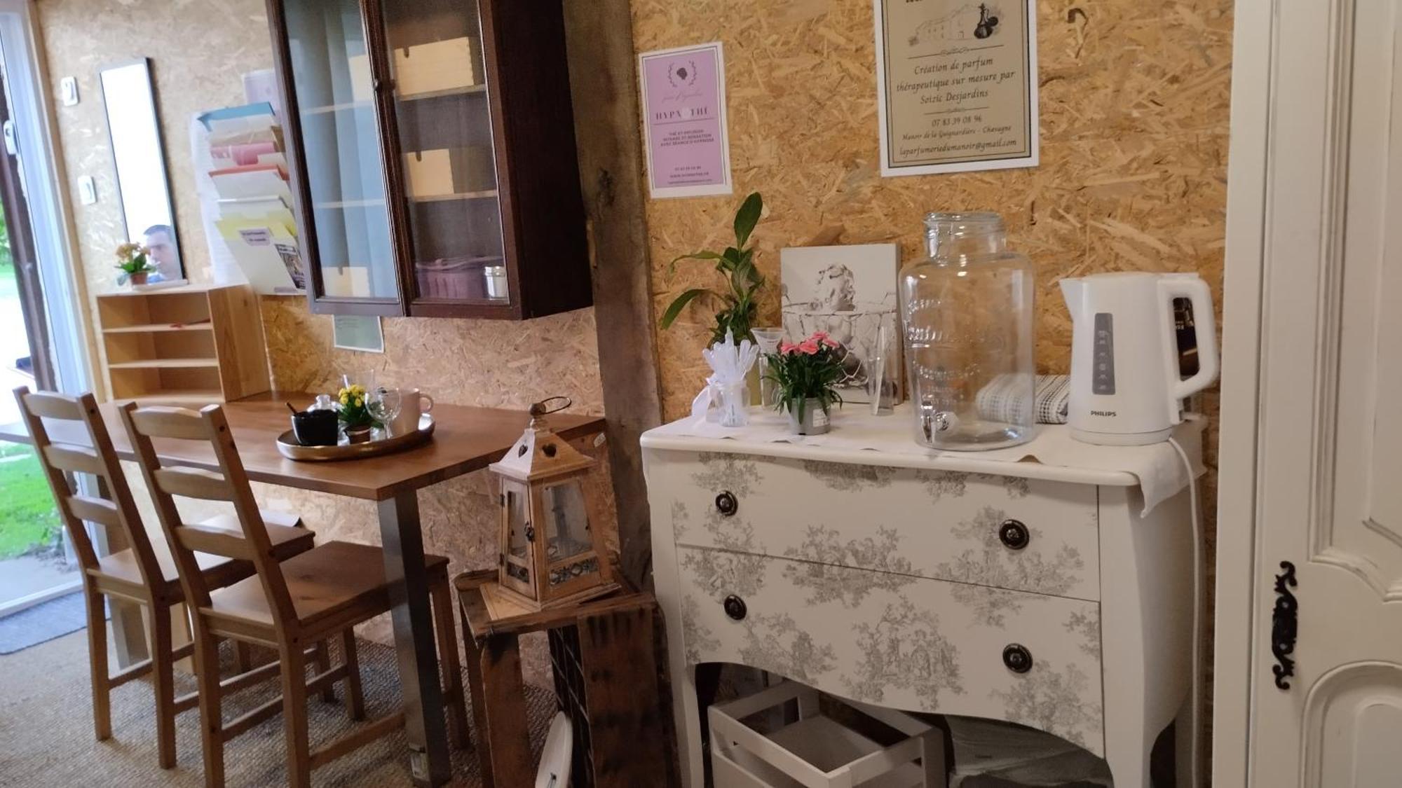 Le Laboratoire Shabby Chic De La Parfumerie Du Manoir Chavagne Ngoại thất bức ảnh