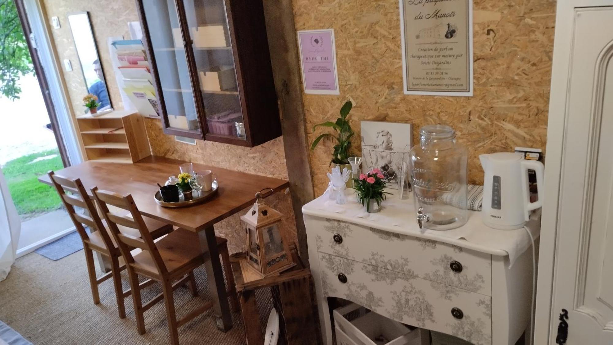Le Laboratoire Shabby Chic De La Parfumerie Du Manoir Chavagne Ngoại thất bức ảnh